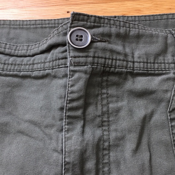 Christopher&Banks Green Capris Pants - Picture 6 of 13